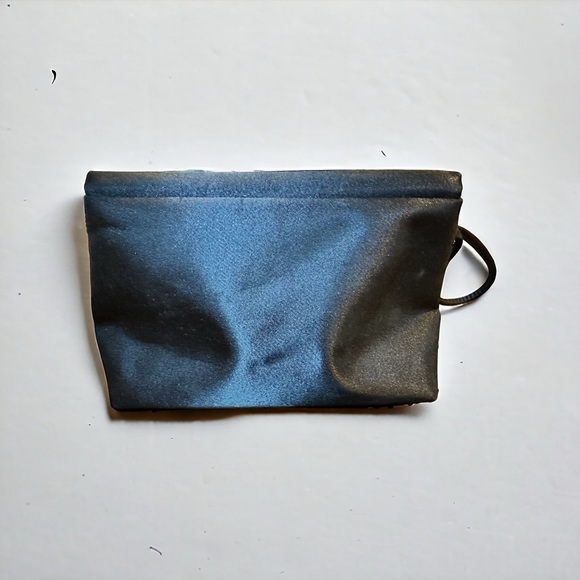 Authentic Dolce Gabbana Perfume Bag - Picture 3 of 8